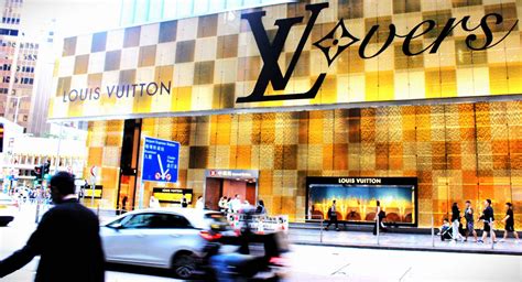 louis vuitton landmark atrium central hong kong|hong kong landmark stores.